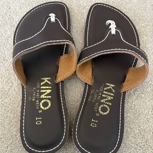 Kino Sandals Ladies Lily NWT
Made in Key West Florida 
Brown 
Size 10